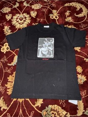 Off-White Black Crewneck T-Shirt with Monochrome Classical Print